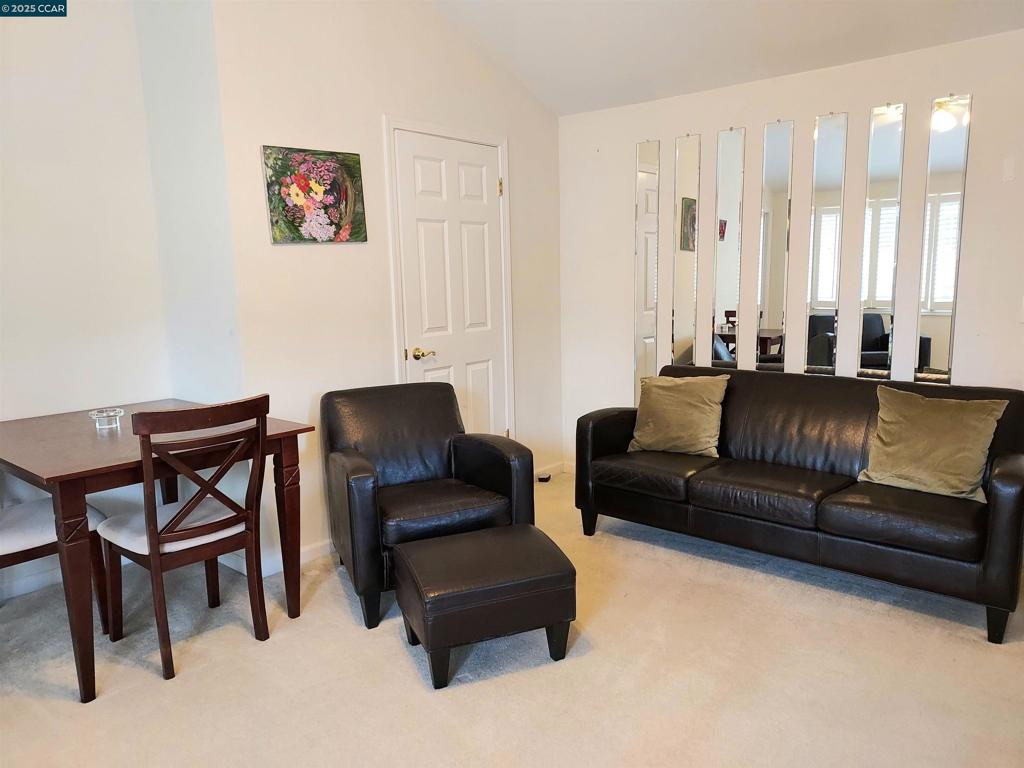 MUIR OAKS - Residential