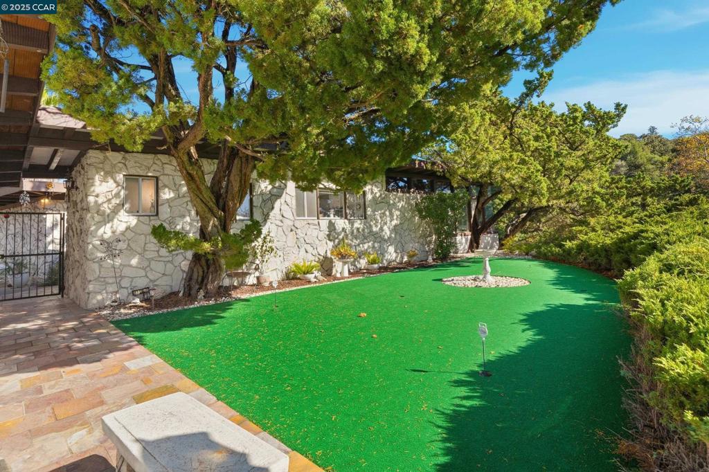 MUIR OAKS - Residential