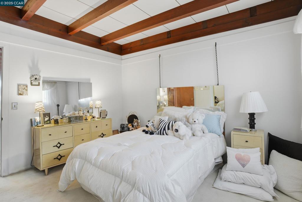 MUIR OAKS - Residential