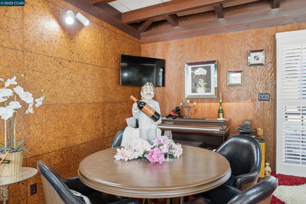 MUIR OAKS - Residential