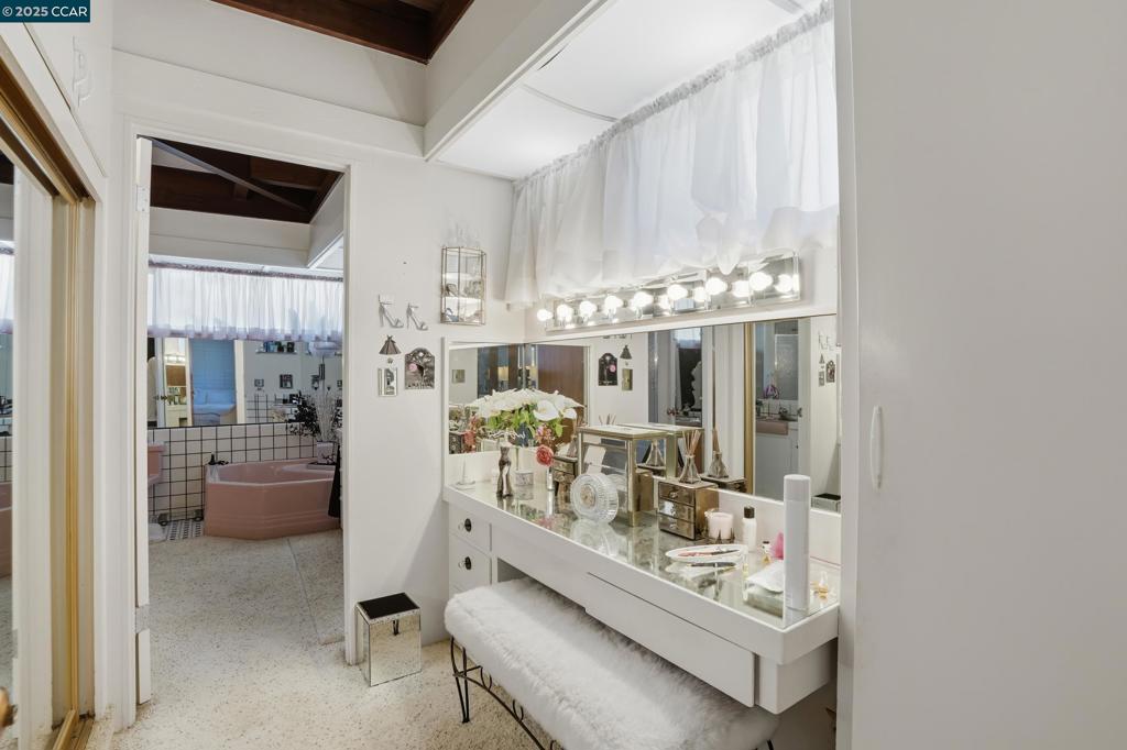 MUIR OAKS - Residential