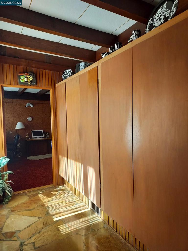 MUIR OAKS - Residential