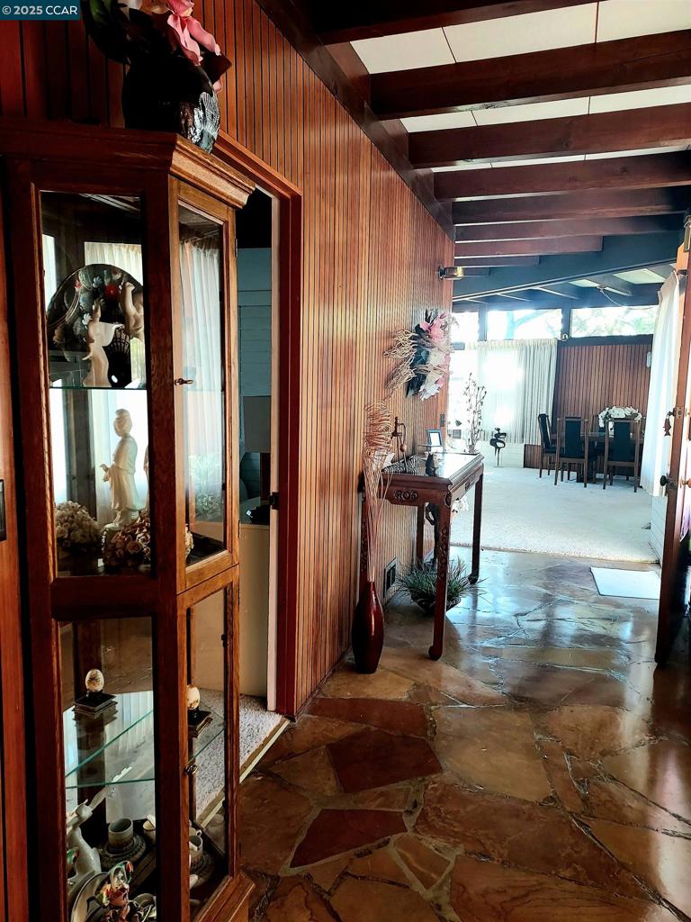 MUIR OAKS - Residential