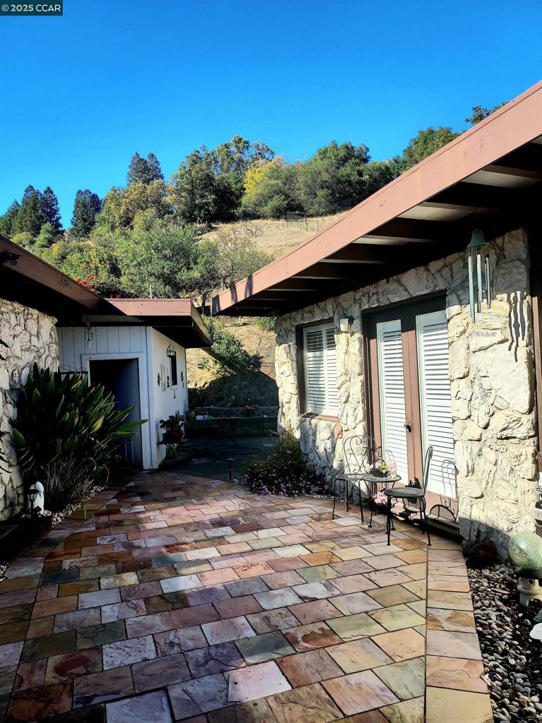 MUIR OAKS - Residential