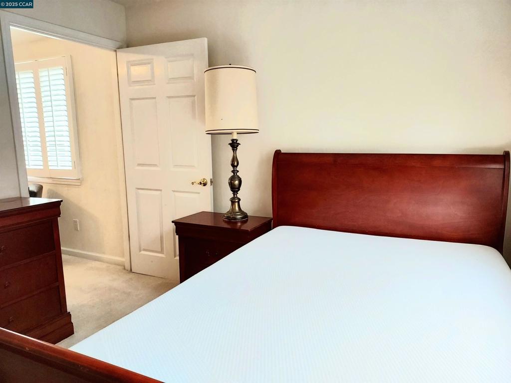 MUIR OAKS - Residential