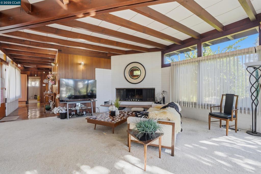 MUIR OAKS - Residential