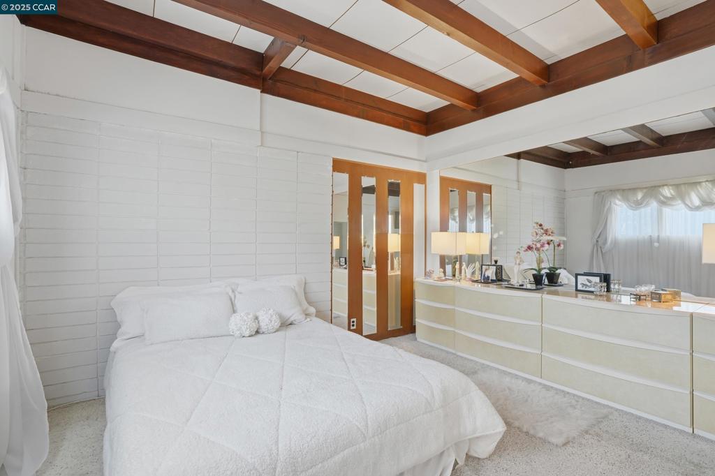 MUIR OAKS - Residential