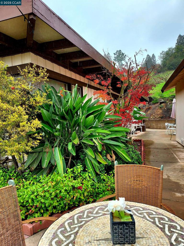 MUIR OAKS - Residential