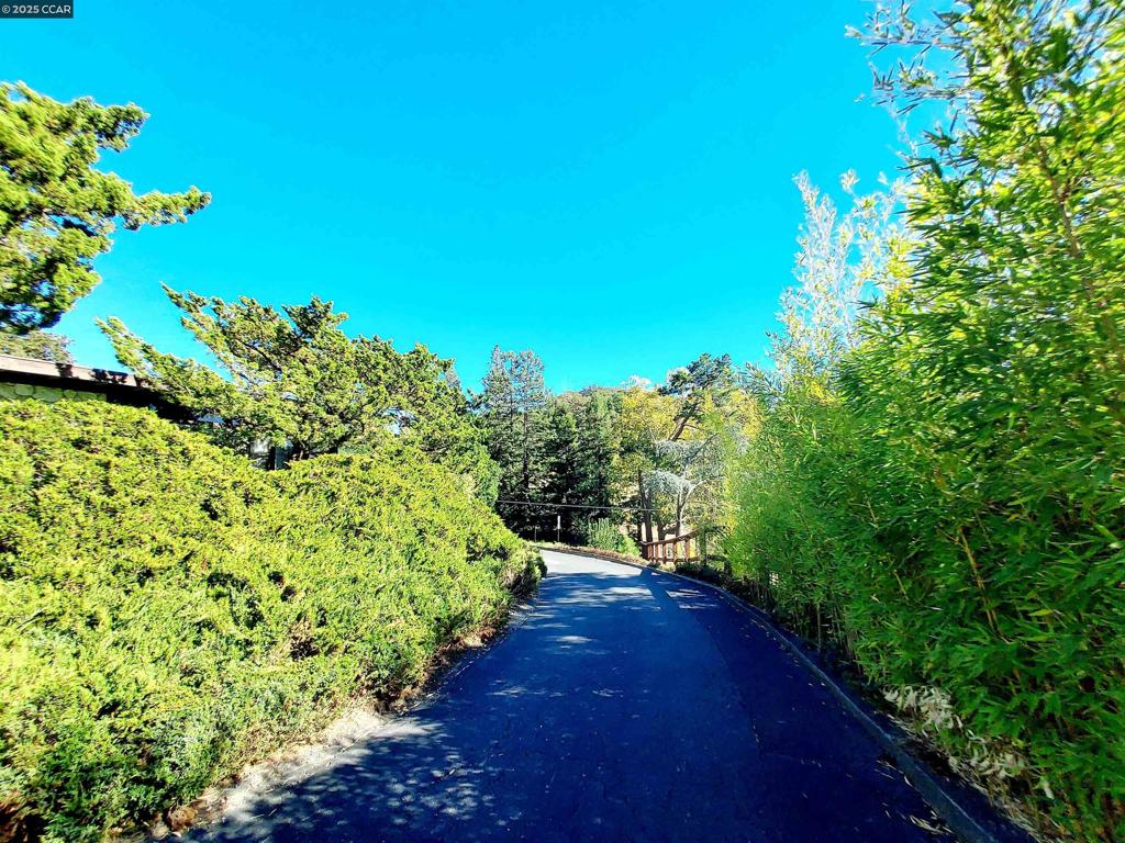 MUIR OAKS - Residential