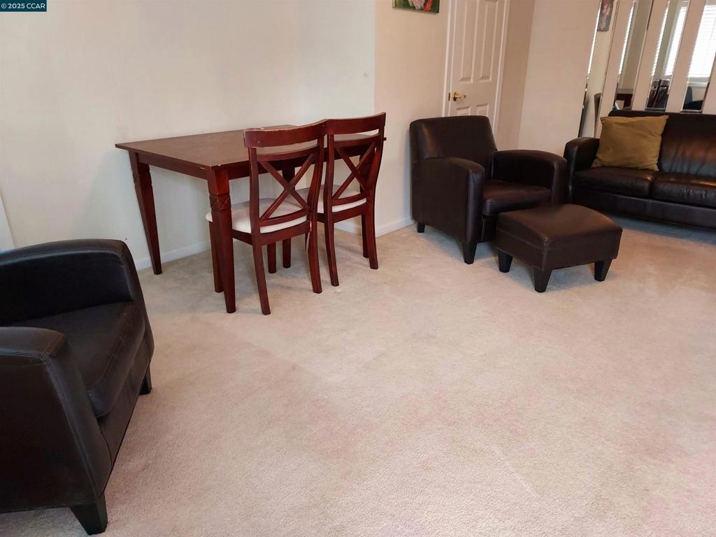 MUIR OAKS - Residential