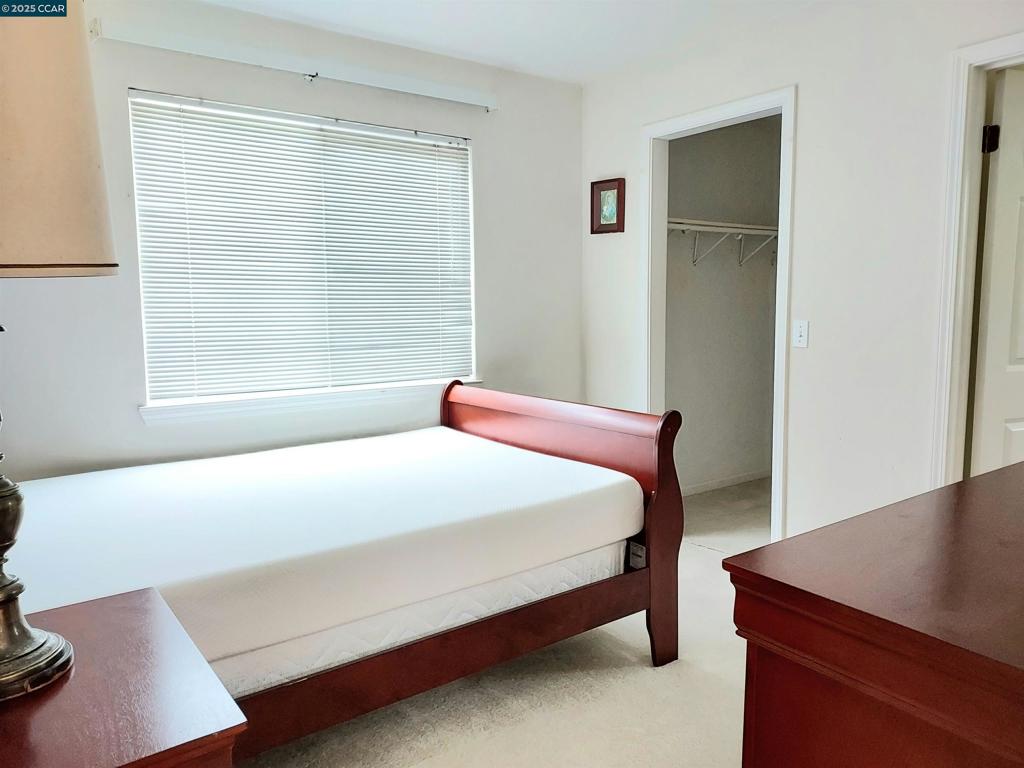 MUIR OAKS - Residential