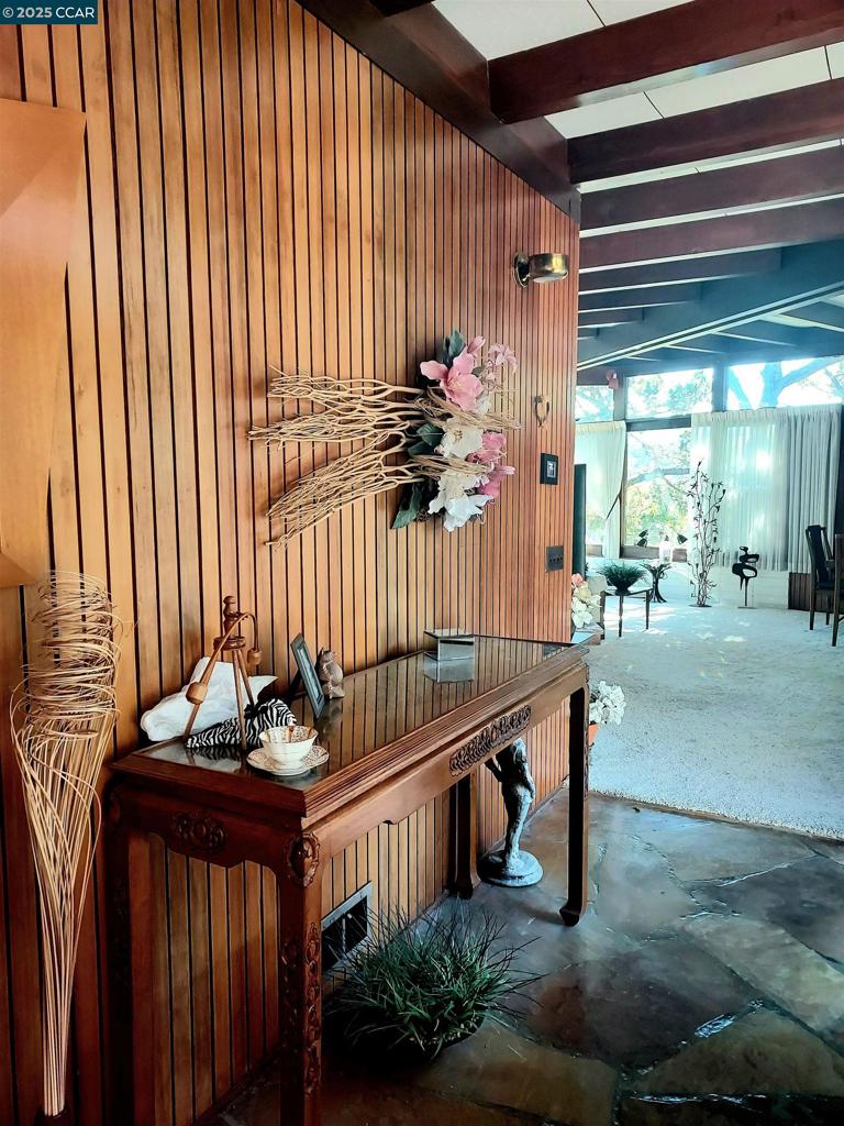 MUIR OAKS - Residential