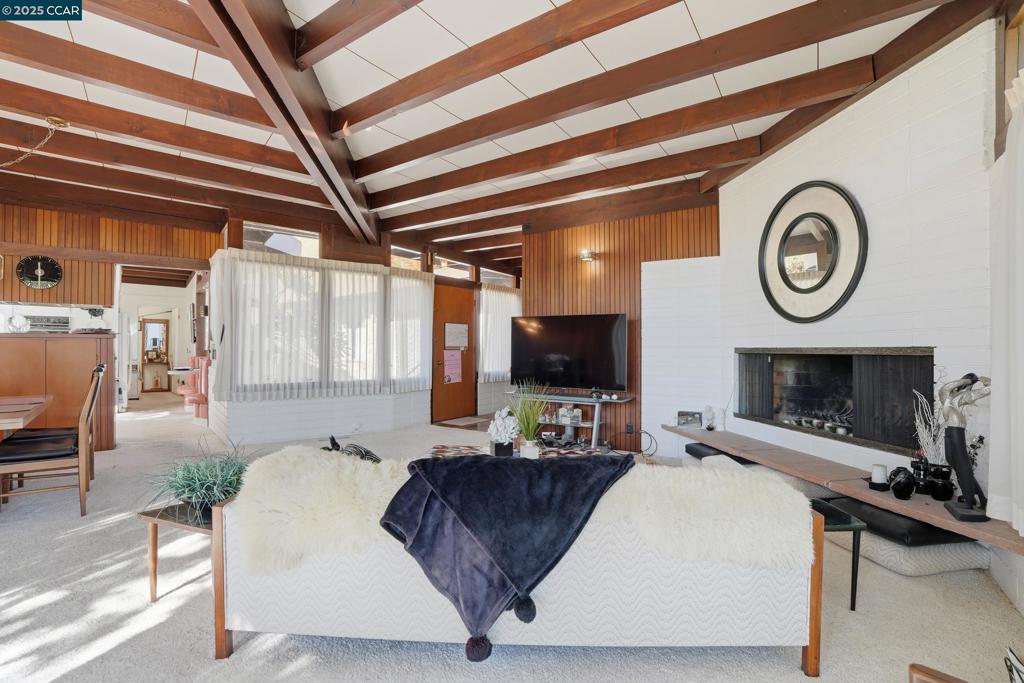 MUIR OAKS - Residential