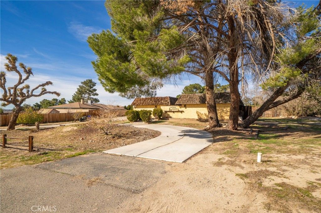 Photo of 14580 Keota Road, Apple Valley, CA 92307 (MLS # IV25278834)
