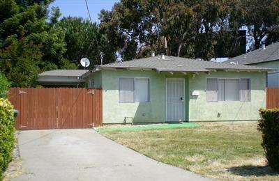 Looking for an entry level (personal or investment) home on a LARGE LOT? Great first time home or investment. This one is CLEAN and ready to move into. Overall condition is great, TILE Floors, and carpet in the bedrooms. Located on a COURT with an extra long driveway with room for RV parking or a boat. There is also a large SHED in the backyard which is BIG!