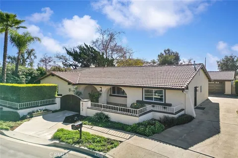 472 Heidelburg Ln, Claremont, CA 91711 - MLS#: IV26000856