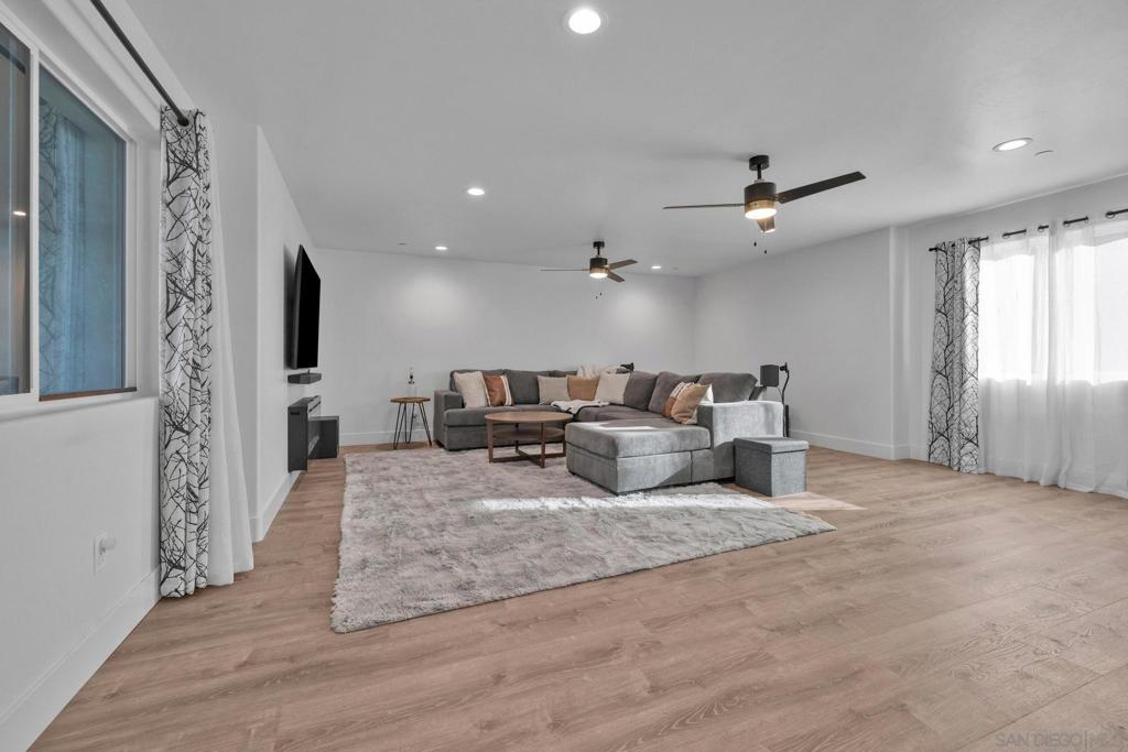 3208 Oakwood Dr