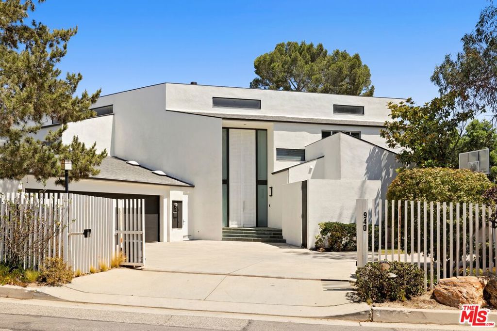 940 Linda Flora Drive