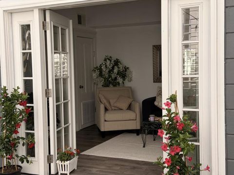 Photo of 533 Oak Street, San Francisco, CA 94102 (MLS # ML82046327)
