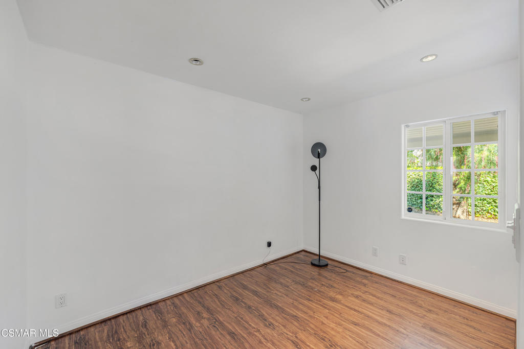 Santa Susana Knolls-166 - 1000832 - Residential