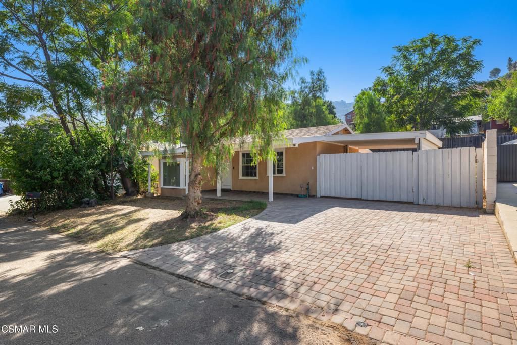 Photo of 6170 Wisteria Street, Simi Valley, CA 93063 (MLS # 225005105)