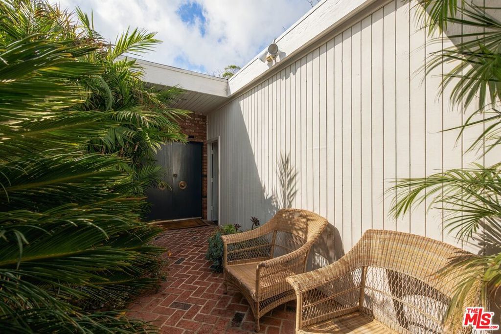 1337 Casiano Road