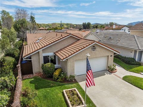 Photo of 26070 Sombras Court, Valencia, CA 91355 (MLS # SR26047534)