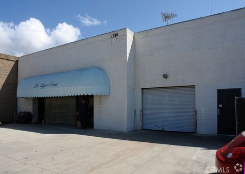 Photo of 1790 Whittier Ave, Costa Mesa, CA 92627 (MLS # OC25249830) Photo of 1790 Whittier Ave, Costa Mesa, CA 92627 (MLS # OC25249830)