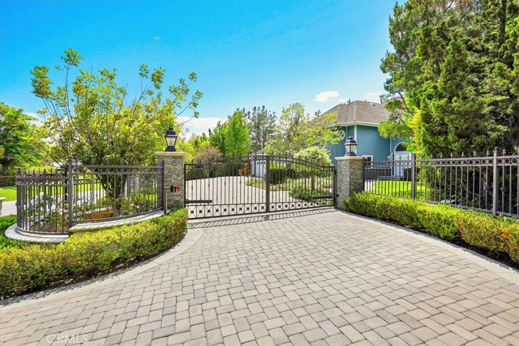 4085 Live Oak Lane