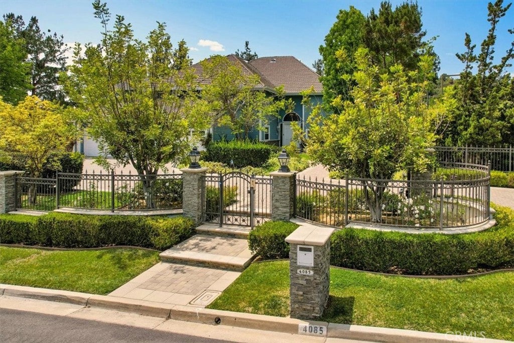 4085 Live Oak Lane