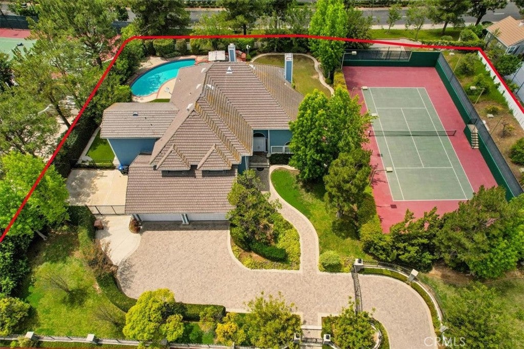4085 Live Oak Lane
