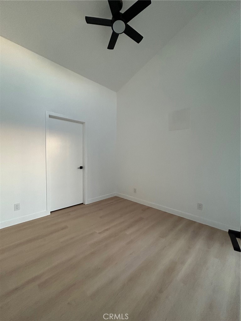 16124 San Fernando Mission Boulevard