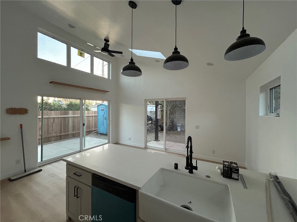 16124 San Fernando Mission Boulevard