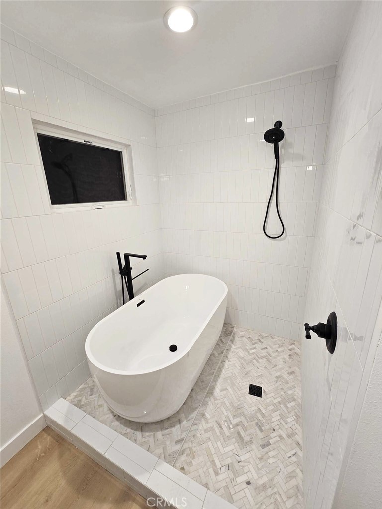 16124 San Fernando Mission Boulevard