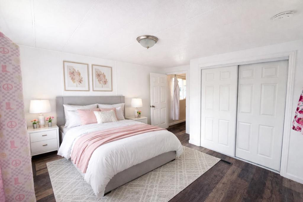900 Golden Wheel Park Drive 33