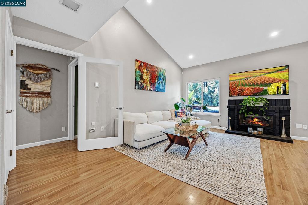 35 Sapphire Ct