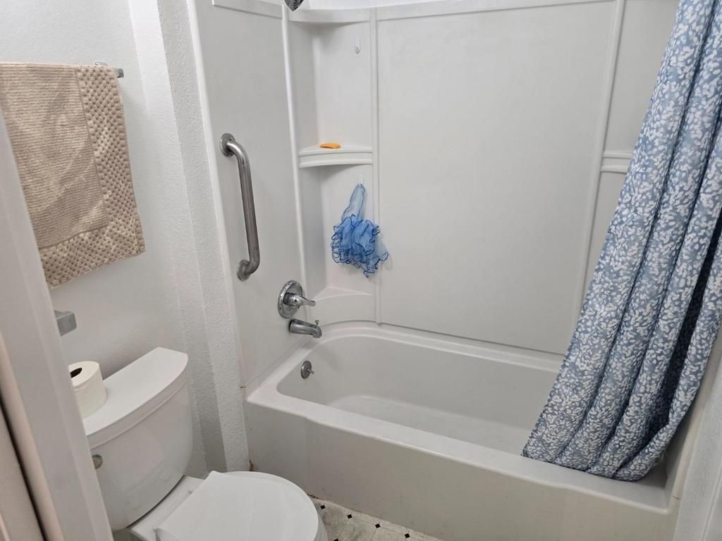 listing image 130724726376998446395