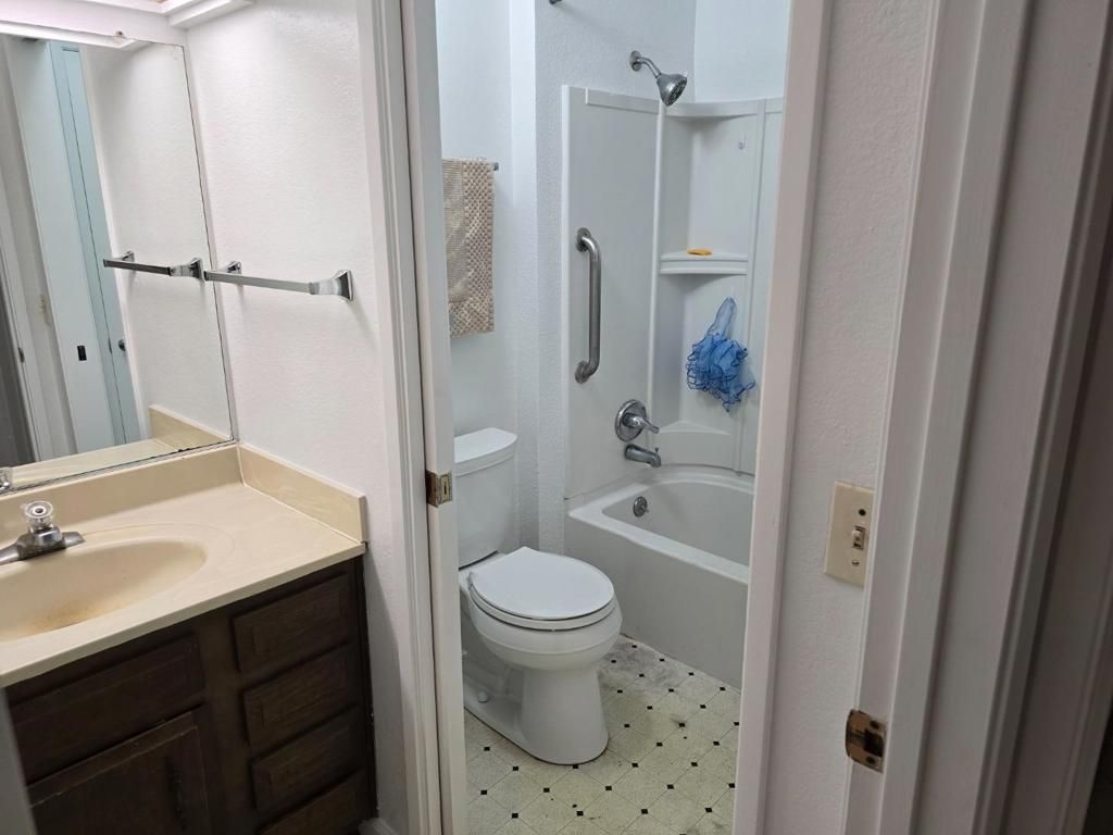 listing image 130722253341893744451