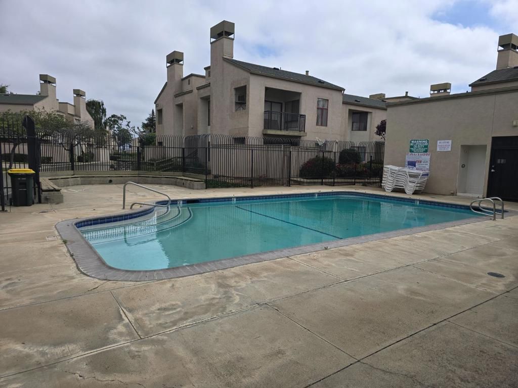 listing image 130727127728634426753