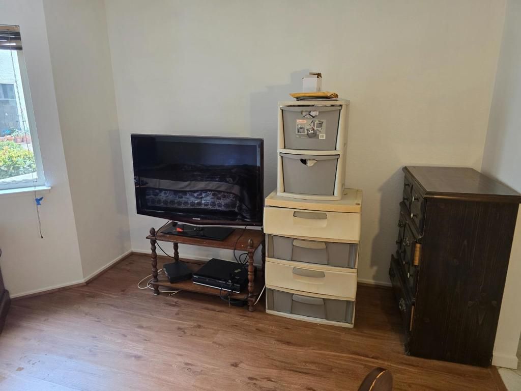 listing image 130722913693812059127