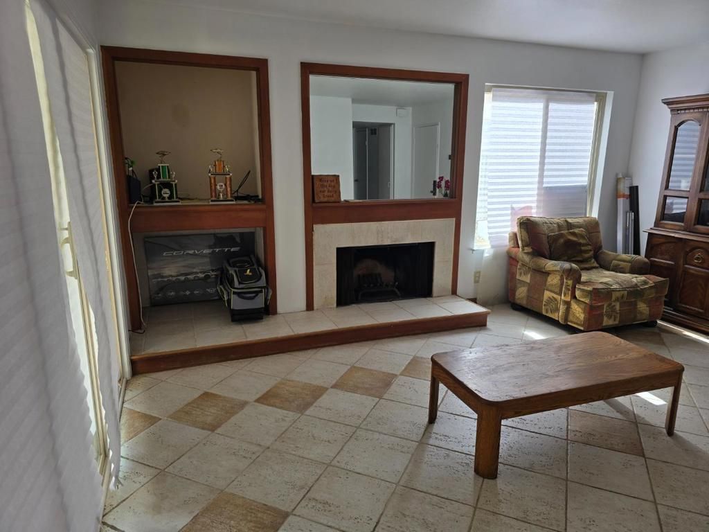 listing image 130721640831573943276