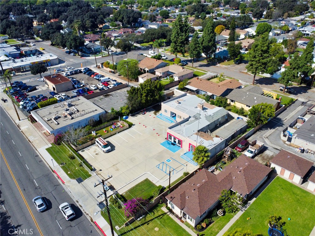 1555 W Commonwealth Avenue