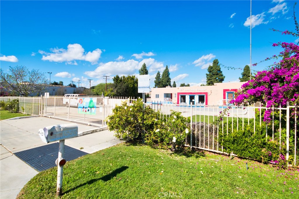 1555 W Commonwealth Avenue