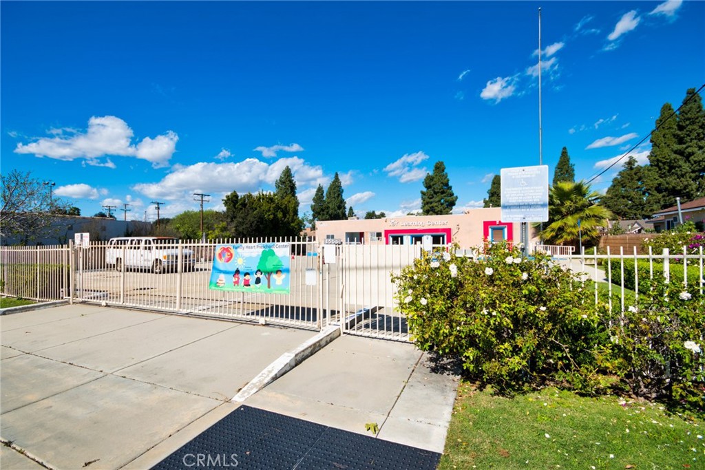 1555 W Commonwealth Avenue