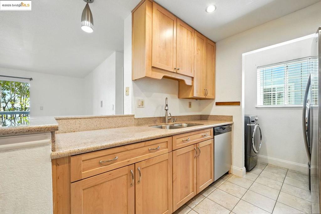141 Lighthouse DR