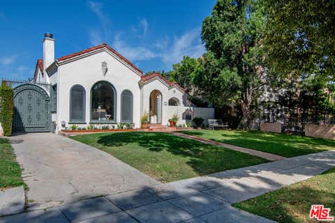 Photo of 121 S Poinsettia Place, Los Angeles, CA 90036 (MLS # 26874779)