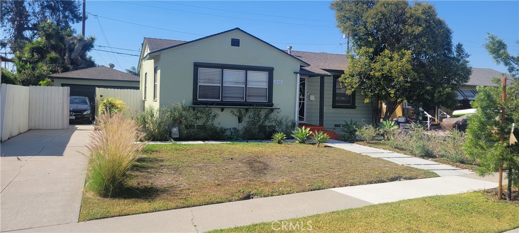 ADU potential, Charming 2 bedroom home, nestle in a quiet Neighborhood. Welcome to this beautiful single-story pool home, features hardwood flooring troughout , with 2 spacious bedrooms, both bedrooms are generously sized, house is very spacious and beautiful laid out!
Step outside and enjoy your private Backyard oasis, showcasing a newer built sparkling pool and spa, ideal for relaxation and entertaining.
Located in the heart of los Angeles, just minutes away from Sofi stadium, the Intuit Dome, Hollywood park casino and Downtown L.A. In addition to the sparkling pool, the expansive back yard also future a 2 car detached garage with a wide Long Drive way. This Home is located in a quiet Neighborhood, providing a paceful atmosphere while still being close to major amenities. Located just short distance from the Erwin 'magic" Jhonson, recreation center, residents can enjoy the lakes, open grassy areas, walking paths. Easy access to the 105-110-710 and 405 Freeways. Conveniently located near Martin Luther King JR Community Hospital.
Don't miss your chance to own this excepcional home with everything you need-space, style and a spectacular pool.
Price to sell , its going to go quickly so schedule a tour today.