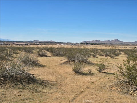 Photo of 0 Shirwaun, Apple Valley, CA 92307 (MLS # IV26230925)