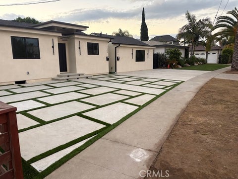 Photo of 7309 Cantaloupe AVE, Van Nuys, CA 91405 (MLS # SR26225372)