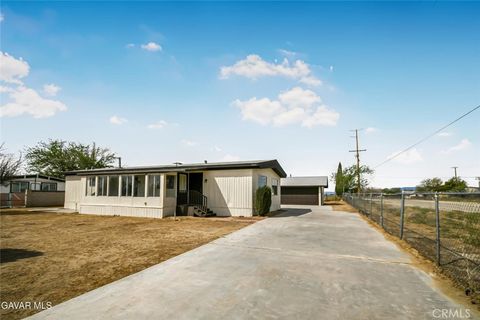 Photo of 2489 55th Street West St W, Rosamond, CA 93560 (MLS # SR26071881)